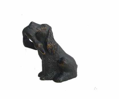 Lovergreen kleine Bronzestatue Motiv Cockerspaniel mit Ente im Maul